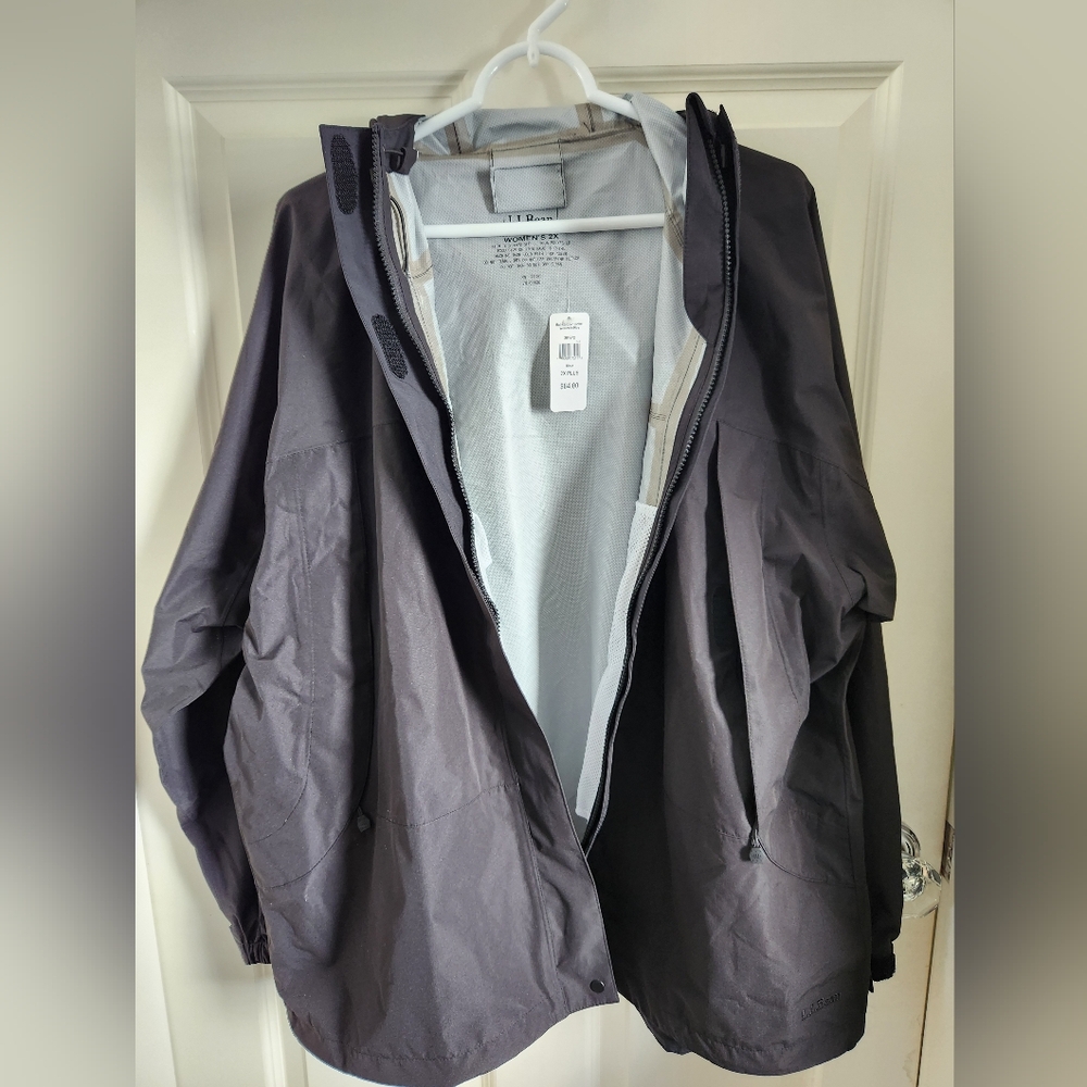 LL Bean Woman's Rain Jacket NWT - Picture 3 of 7